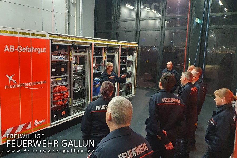 Besuch der Flughafenfeuerwehr des BER